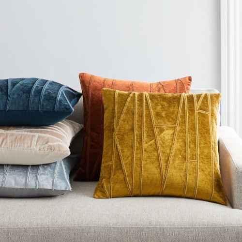 velvet-pillows_decorating_trends